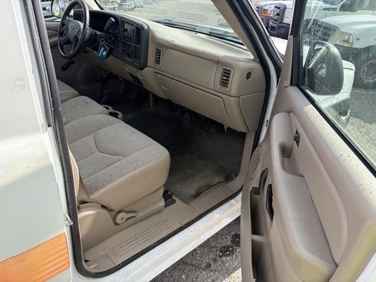 2005-chevrolet-silverado-2500-image-9