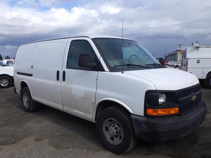 2016-chevrolet-express-2500-image-2