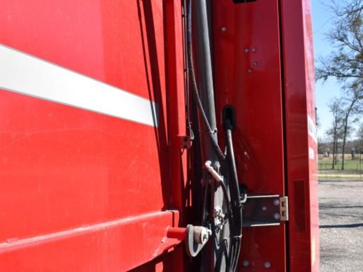 2022-mf-hesston-2946-round-baler-w/-monitor-(565-bales)-(monitor-in-the-off-image-6