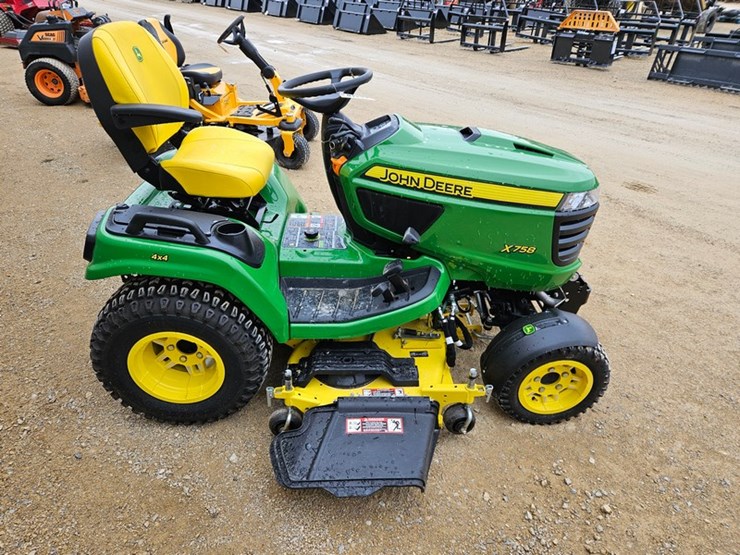2020-john-deere-x758-image-6