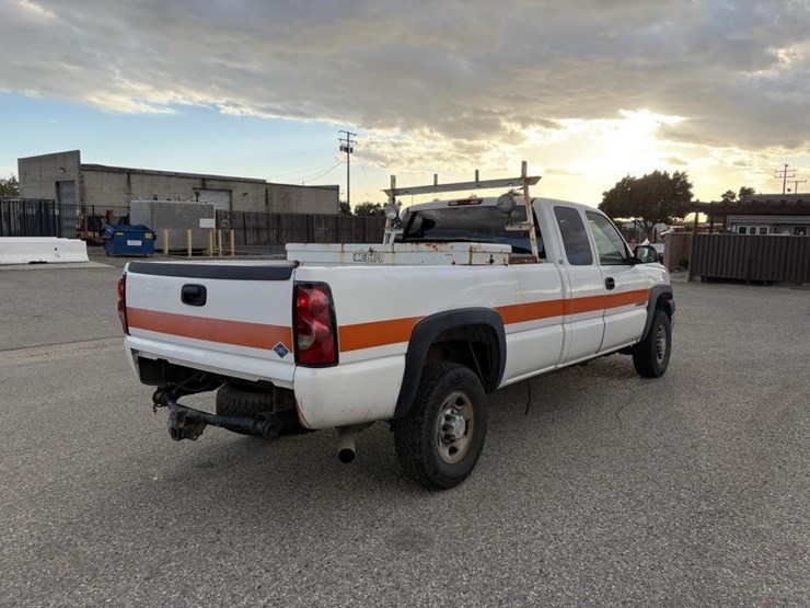 2005-chevrolet-2500-image-3