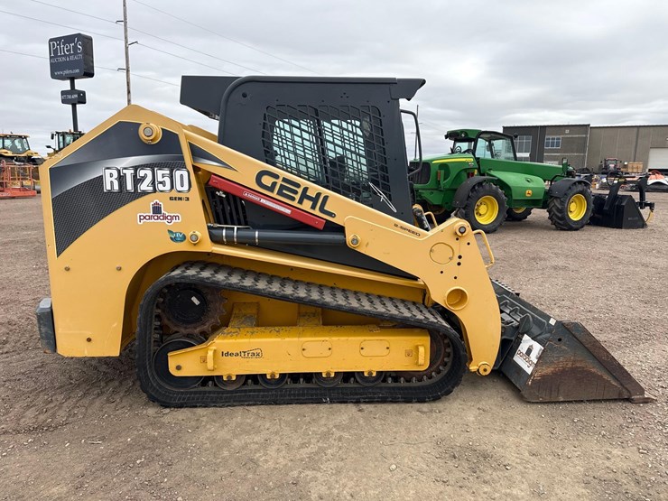 2017-gehl-250-image-5