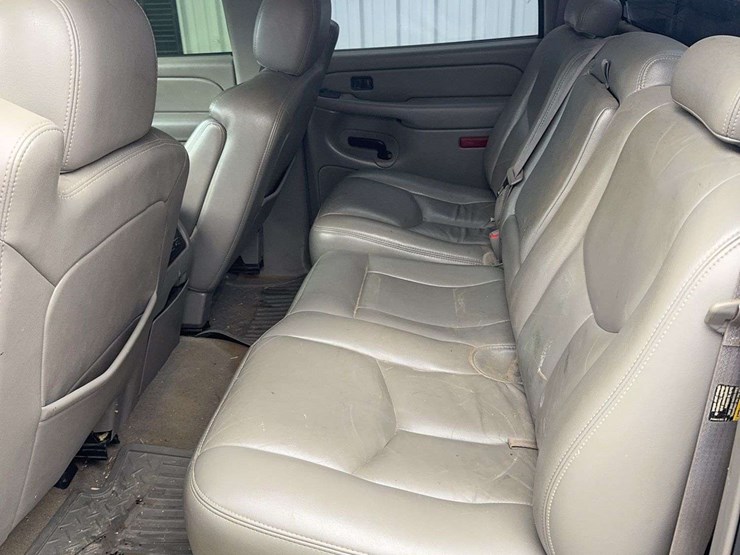 2005-chevrolet-silverado-3500-image-12