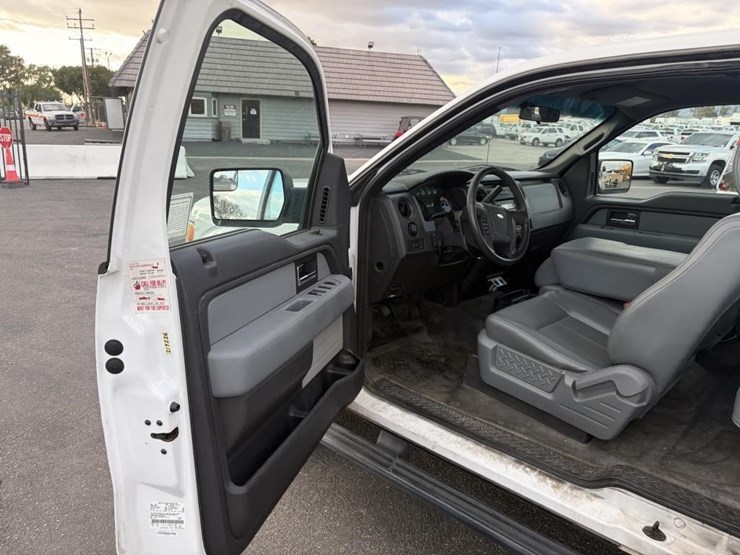 2013-ford-f150-xl-image-11