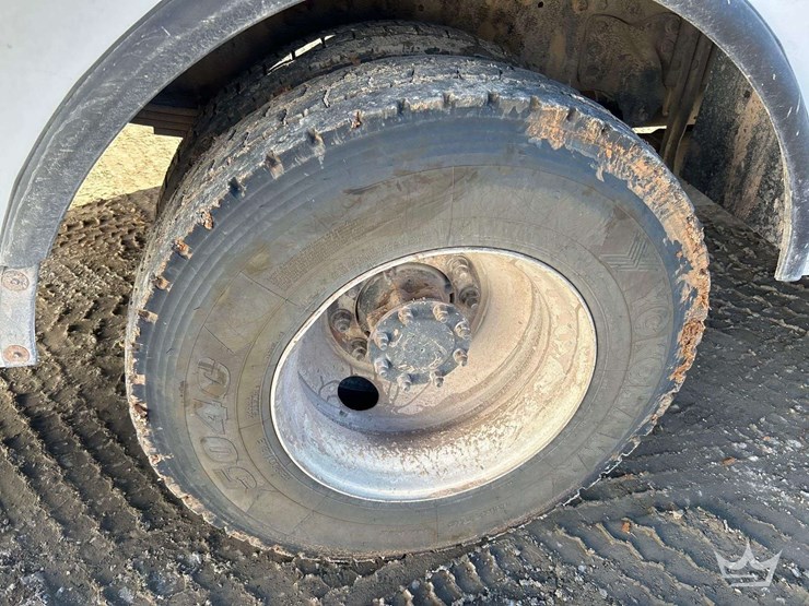 2019-freightliner-m2-106-image-43