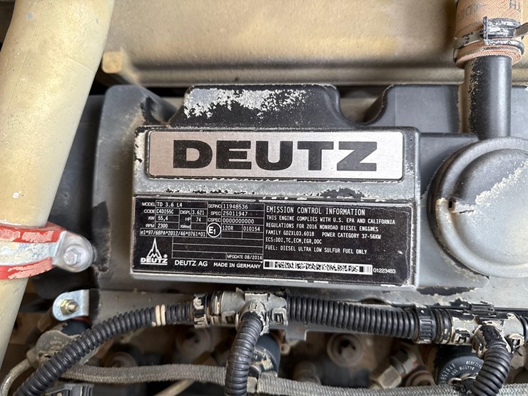 2017-gehl-250-image-13