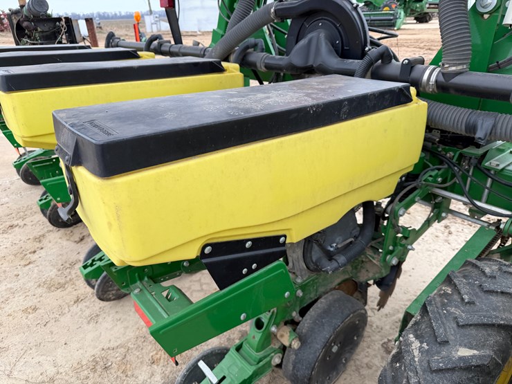 john-deere-1725-image-34