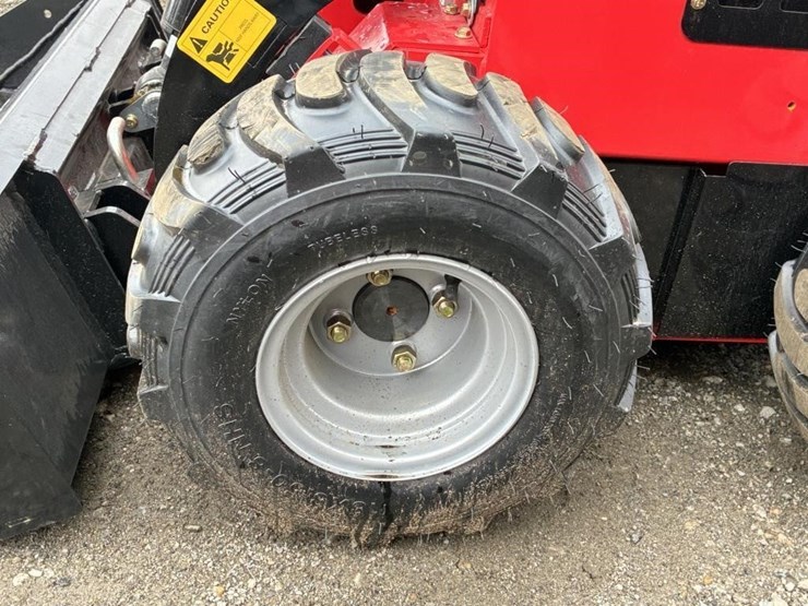 2026-sdlool-sl323w-skid-steer-loader-image-8