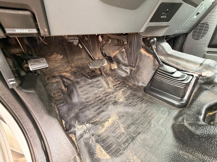 2015-ford-f550-image-25