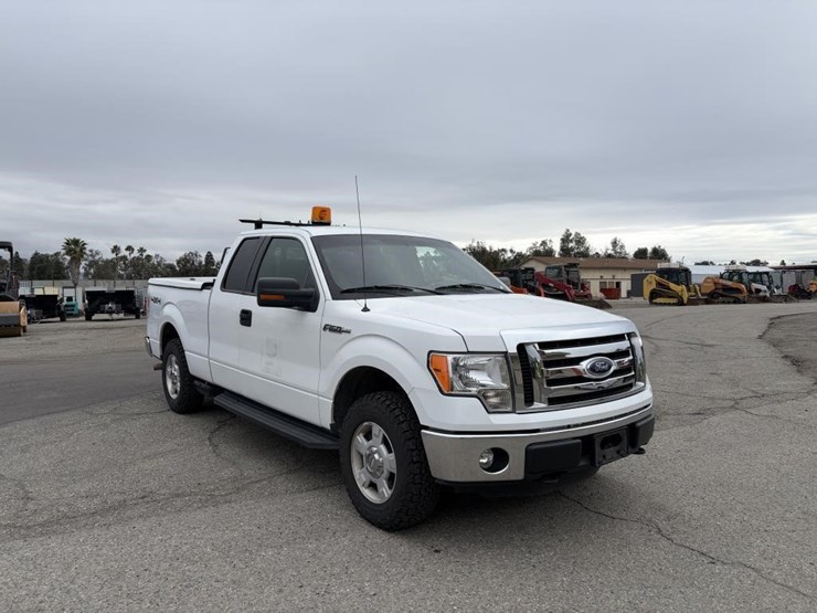 2011-ford-f150-xlt-image-2