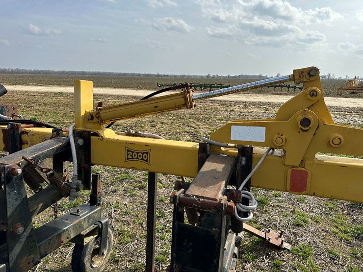 2000-landoll-2000-image-28