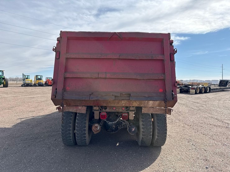 2005-sterling-lt8500-image-9