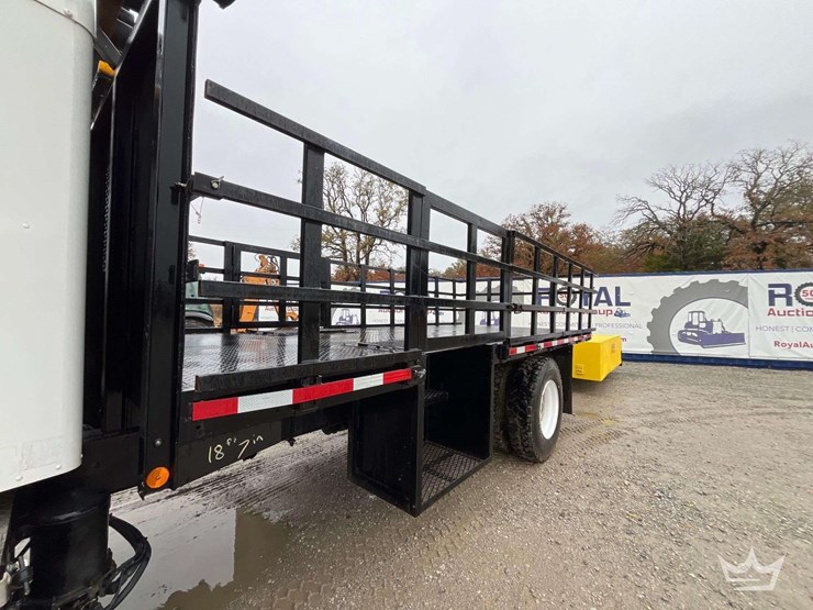 2002-kenworth-t300-image-25