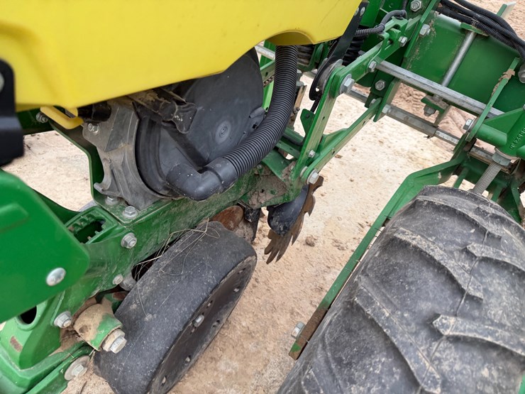 john-deere-1725-image-52