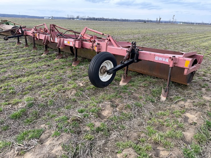 #38713-•-w&a-1726-8-row-38"-bedder-roller-image-1