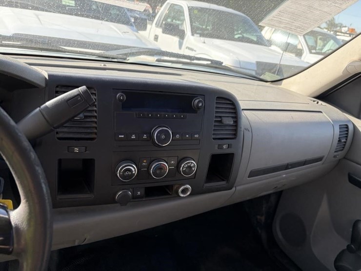 2011-chevrolet-1500-image-14