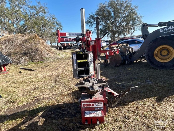 coats-90x-ah-l-tire-changer-machine-image-12