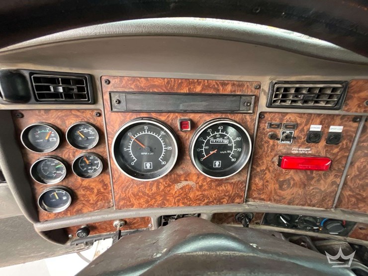 2002-kenworth-t300-image-19