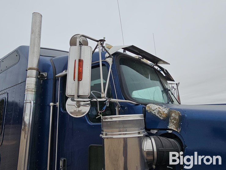 2005-kenworth-w900b-image-17