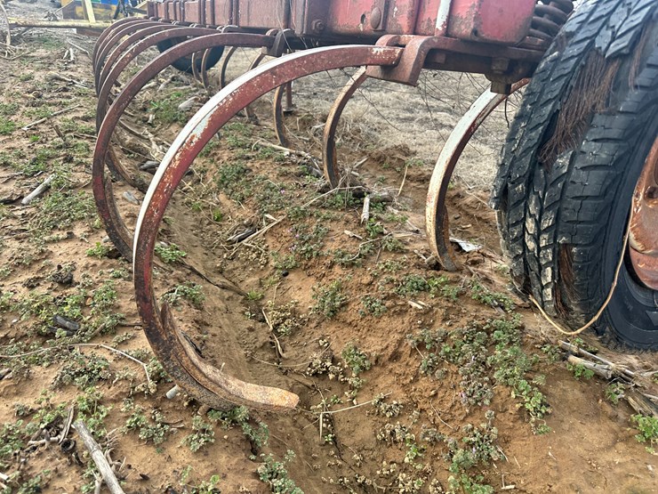 #38726-•-14'-chisel-plow-image-10