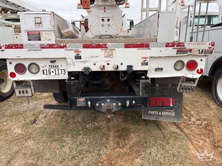 2018-freightliner-m2-106-image-26