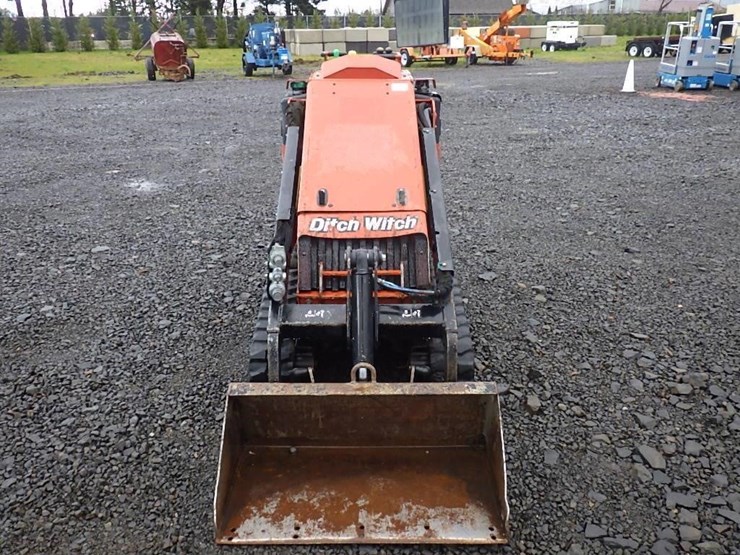 2019-ditch-witch-sk800-image-2