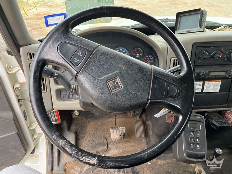 2010-international-durastar-4300-image-14