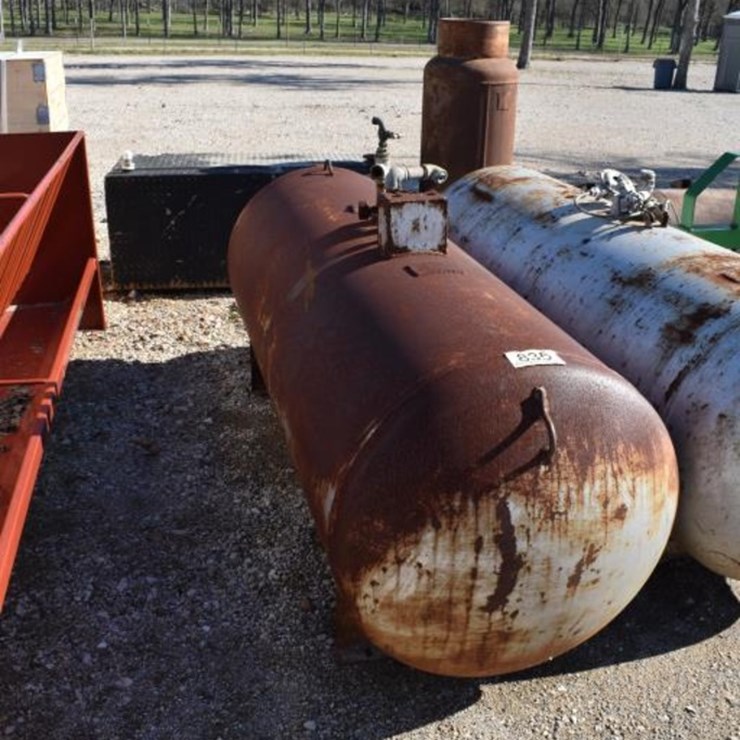 250 GALLON STEEL TANK