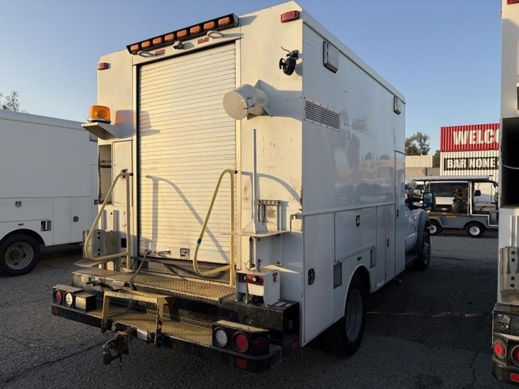 2011-ford-f550-image-3