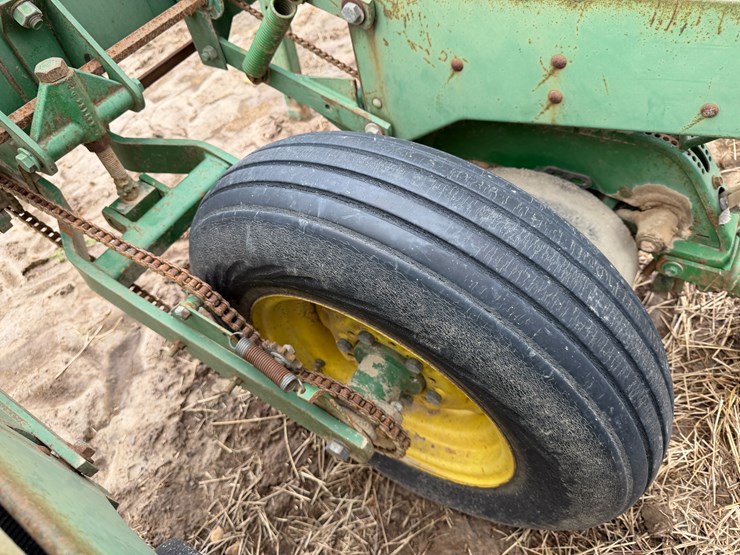 john-deere-7300-image-10