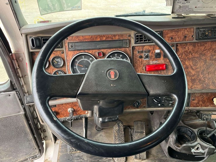 2002-kenworth-t300-image-20