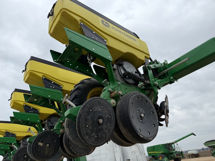 john-deere-1725-image-15