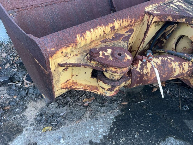 71”-hydraulic-bucket-image-7