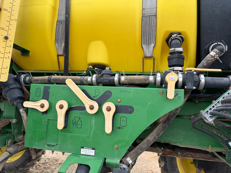 2015-john-deere-r4030-image-36