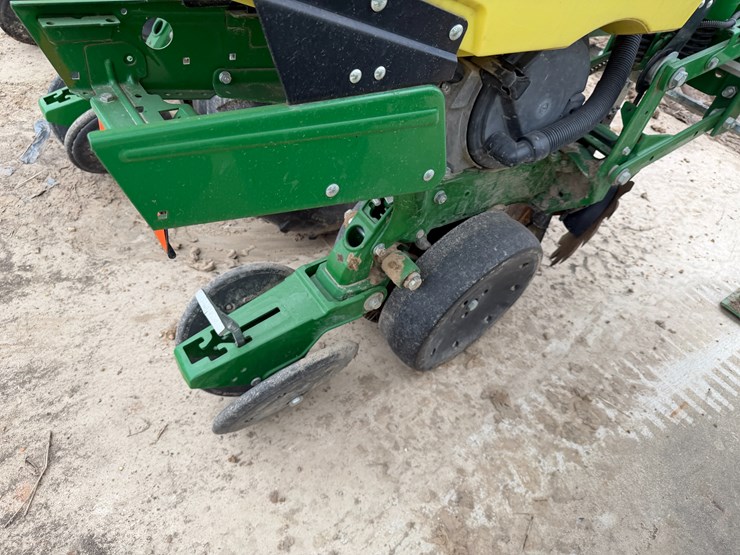 john-deere-1725-image-27