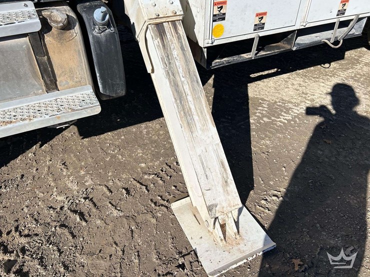 2019-freightliner-m2-106-image-19