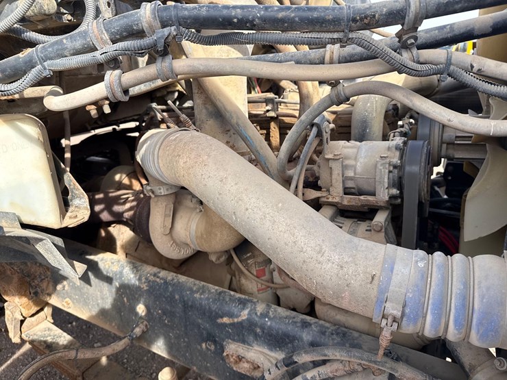 2005-sterling-lt8500-image-21