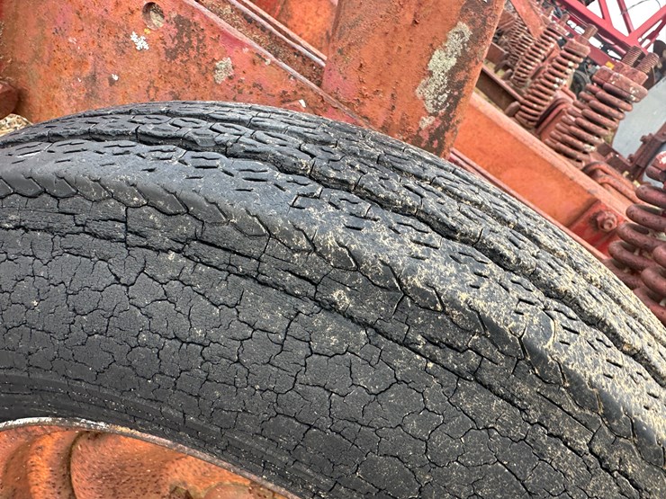 #38726-•-14'-chisel-plow-image-6