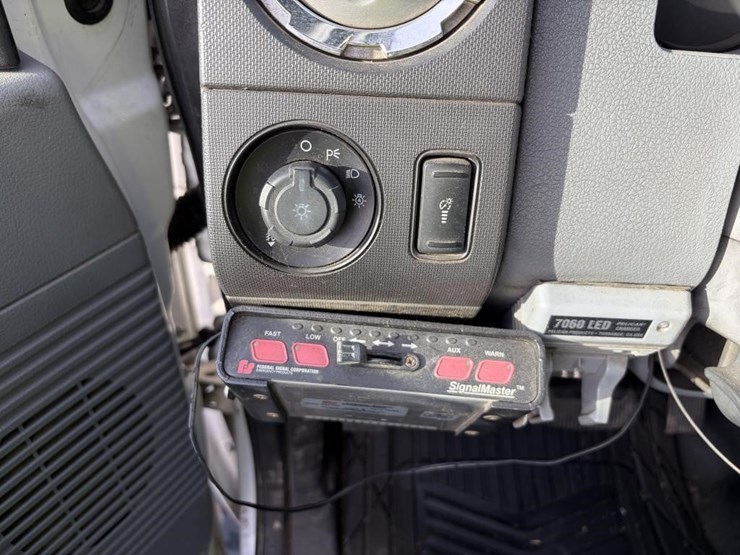 2011-ford-f550-image-18