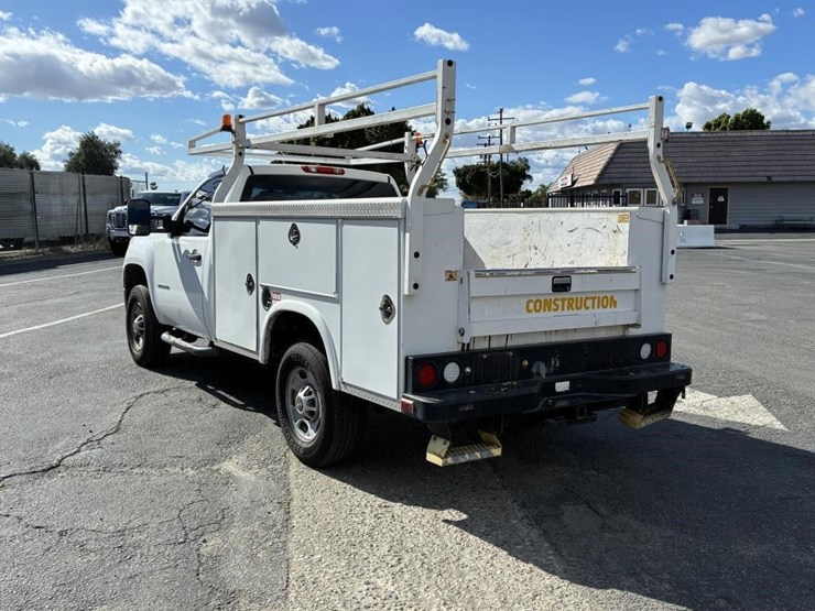 2013-gmc-sierra-2500-image-4