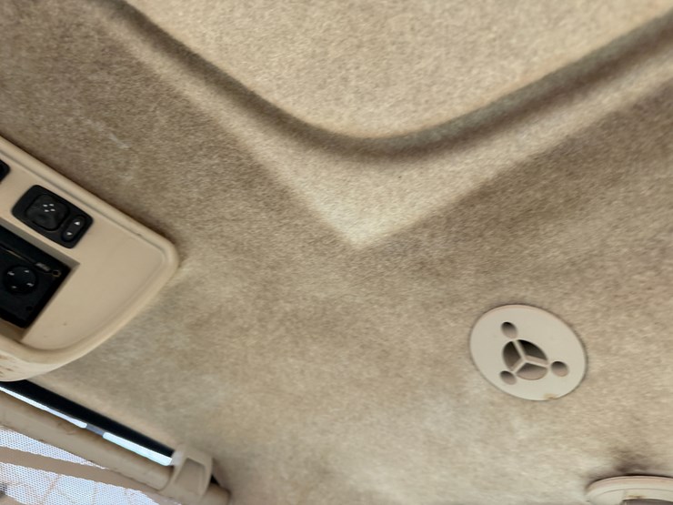 #38653-•-2017-john-deere-8270r-mfwd-tractor-image-62