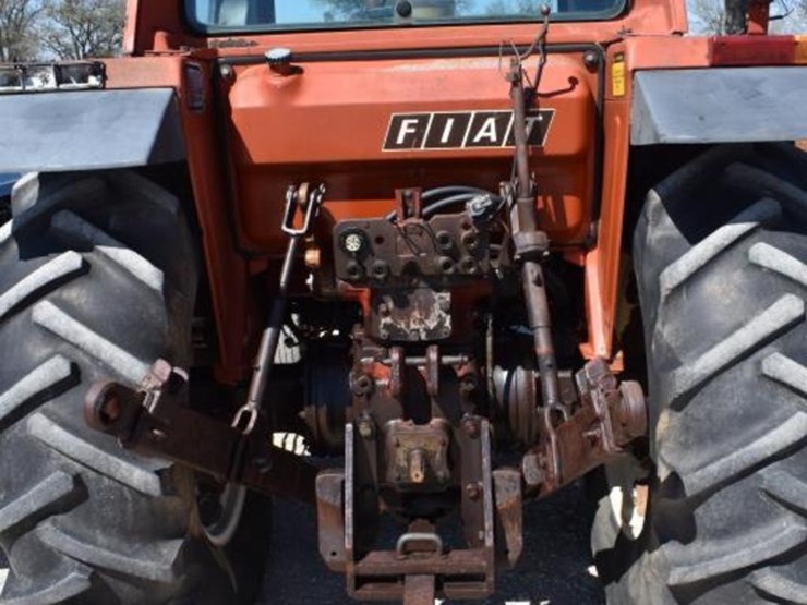 hesston-680-tractor-(serial-#-825115)-(showing-appx-1,374-hours,-up-to-the-image-5