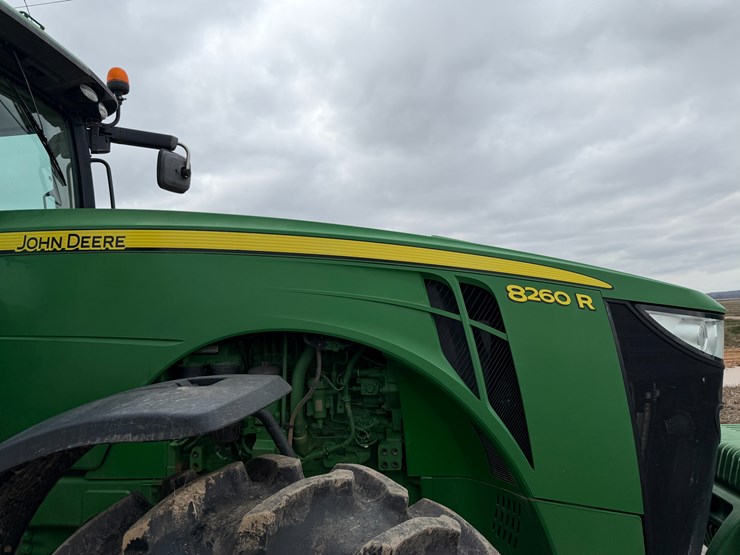 2014-john-deere-8260r-image-33
