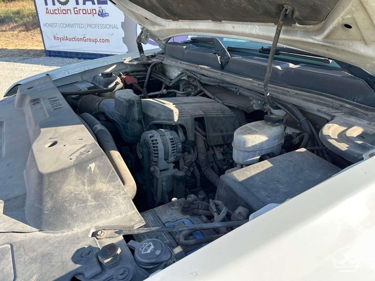 2013-chevrolet-silverado-3500hd-image-8