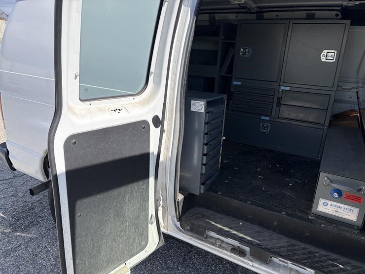 2011-ford-e350-image-11