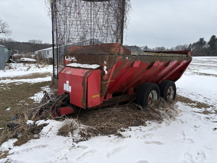 gehl-scavenger-slinger-spreader---off-site-image-1