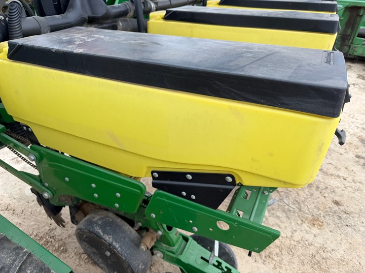 john-deere-1725-image-43