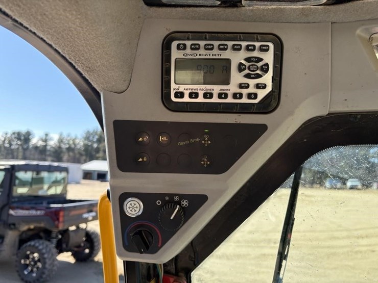 2019-jcb-270t-image-14