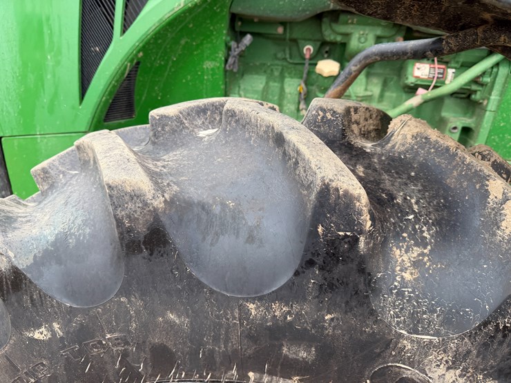 2014-john-deere-8260r-image-8