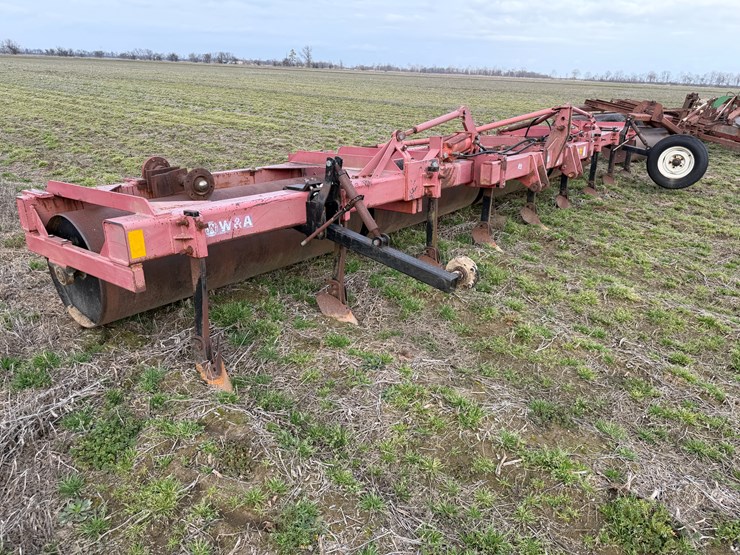 #38713-•-w&a-1726-8-row-38"-bedder-roller-image-2